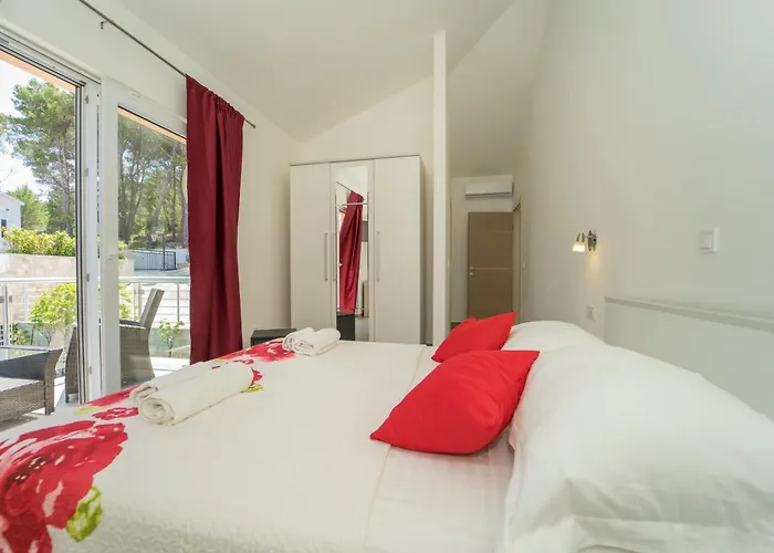 Beachfront Grski Rat Korcula With Pool By Adriaticluxuryvillas ヴィラ Blato