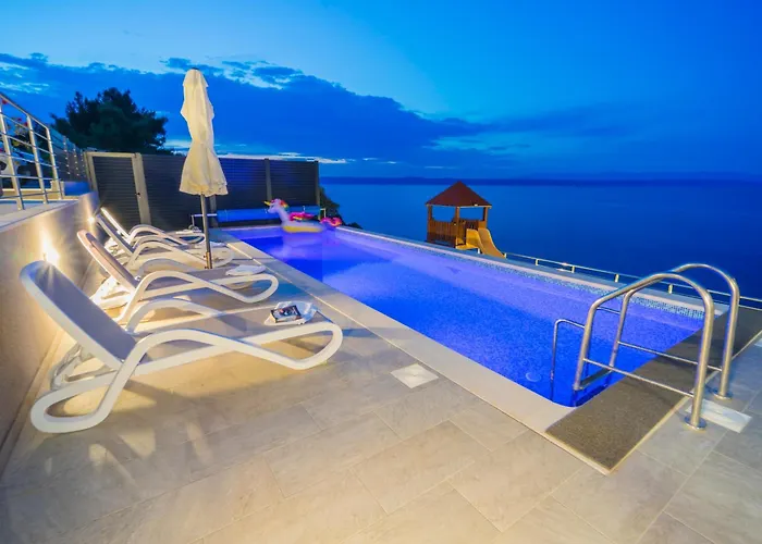 Beachfront Grski Rat Korcula With Pool By Adriaticluxuryvillas ヴィラ