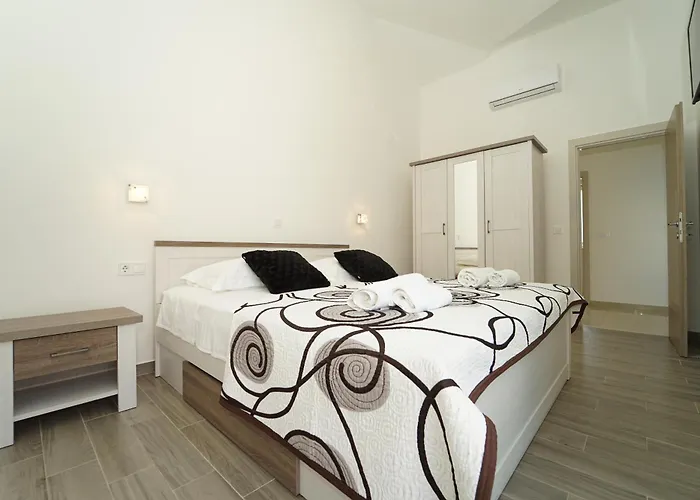 Beachfront Grski Rat Korcula With Pool By Adriaticluxuryvillas ヴィラ Blato