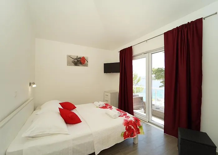 Beachfront Grski Rat Korcula With Pool By Adriaticluxuryvillas ヴィラ Blato