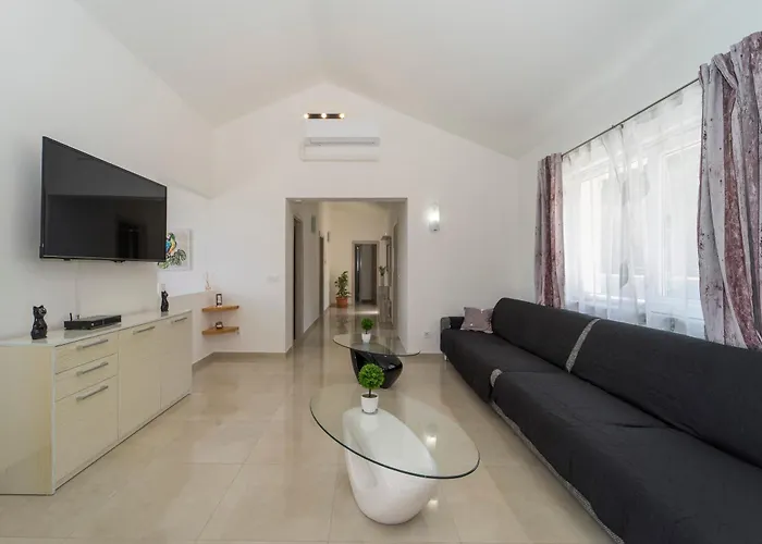 Beachfront Grski Rat Korcula With Pool By Adriaticluxuryvillas Blato