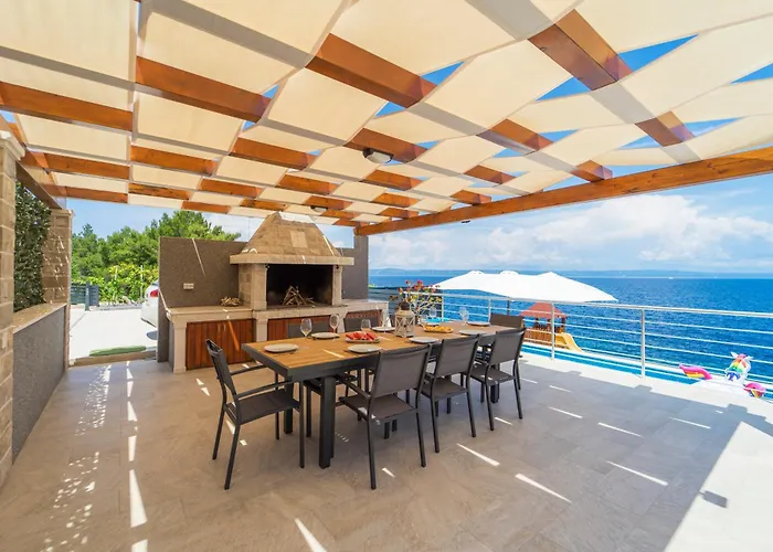 Beachfront Grski Rat Korcula With Pool By Adriaticluxuryvillas ヴィラ