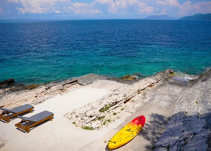 Beachfront Grski Rat Korcula With Pool By Adriaticluxuryvillas Blato