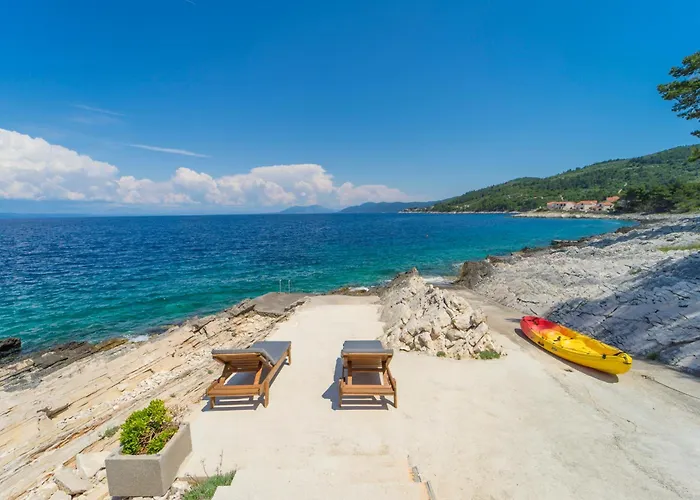 Beachfront Grski Rat Korcula With Pool By Adriaticluxuryvillas