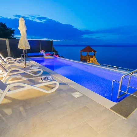 Beachfront Grski Rat Korcula With Pool By Adriaticluxuryvillas 빌라