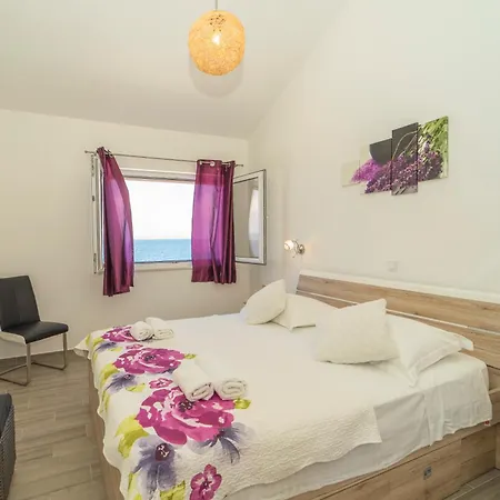 빌라 Beachfront Grski Rat Korcula With Pool By Adriaticluxuryvillas