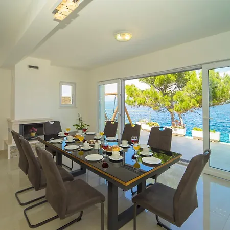 Beachfront Grski Rat Korcula With Pool By Adriaticluxuryvillas 빌라 *