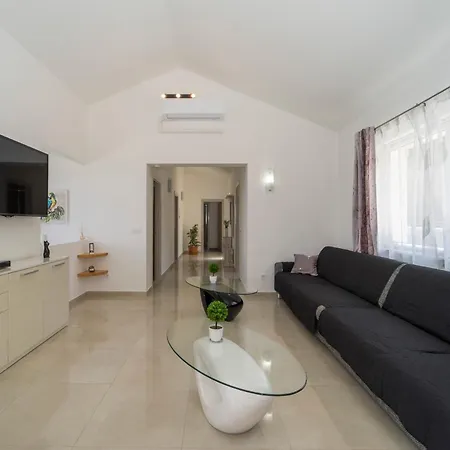 Beachfront Grski Rat Korcula With Pool By Adriaticluxuryvillas Blato (Korcula)