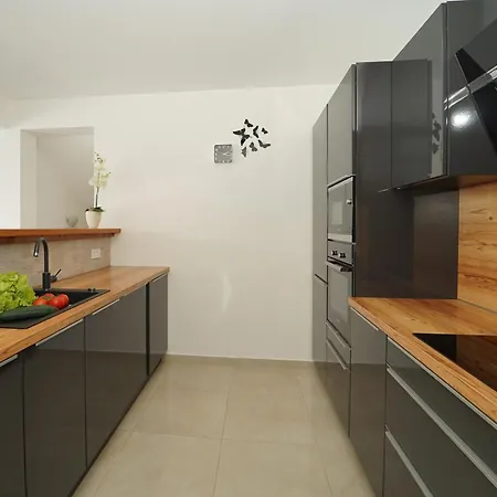 Beachfront Grski Rat Korcula With Pool By Adriaticluxuryvillas *