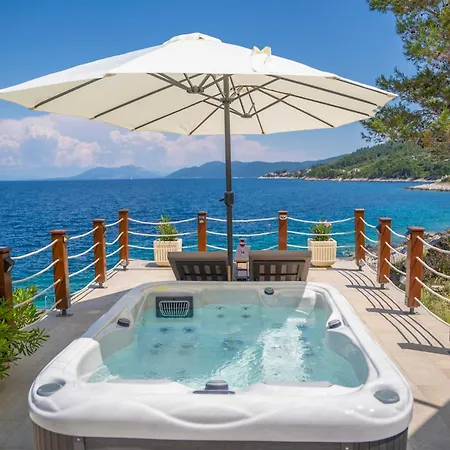 빌라 Beachfront Grski Rat Korcula With Pool By Adriaticluxuryvillas